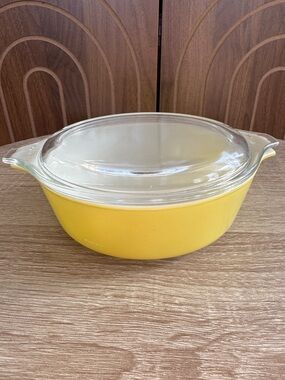 Vintage Pyrex Yellow Casserole Dish with Lid - Classic Bakeware